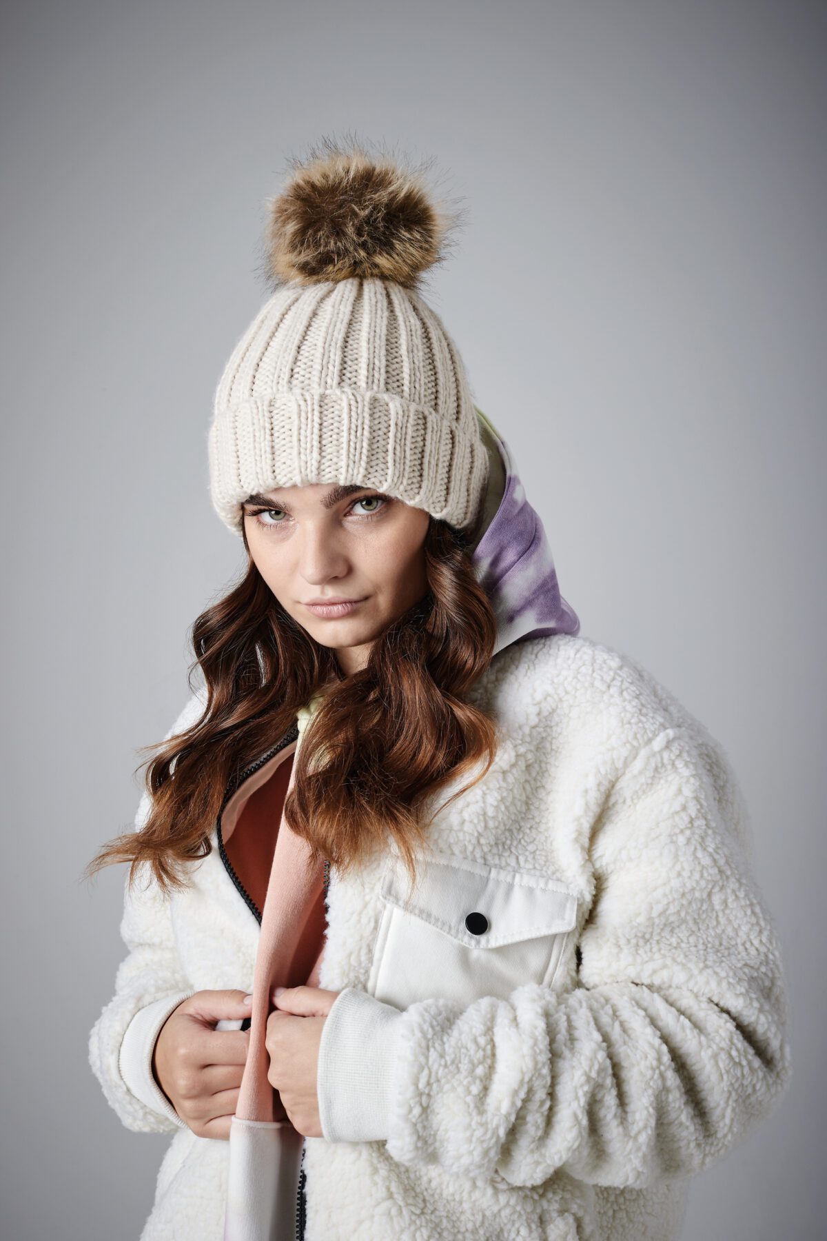 Bonnet epais avec pompon en fausse fourrure - B412 – Image 1